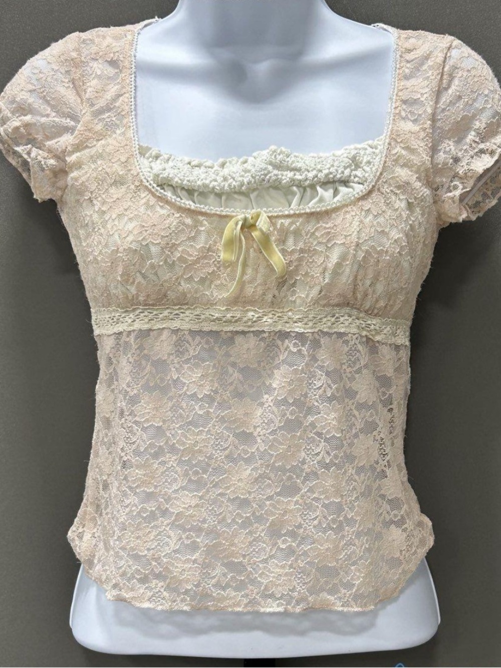 Vintage Y2K Cream Sheer Floral Lace Babydoll Top Fairycore Coquette M